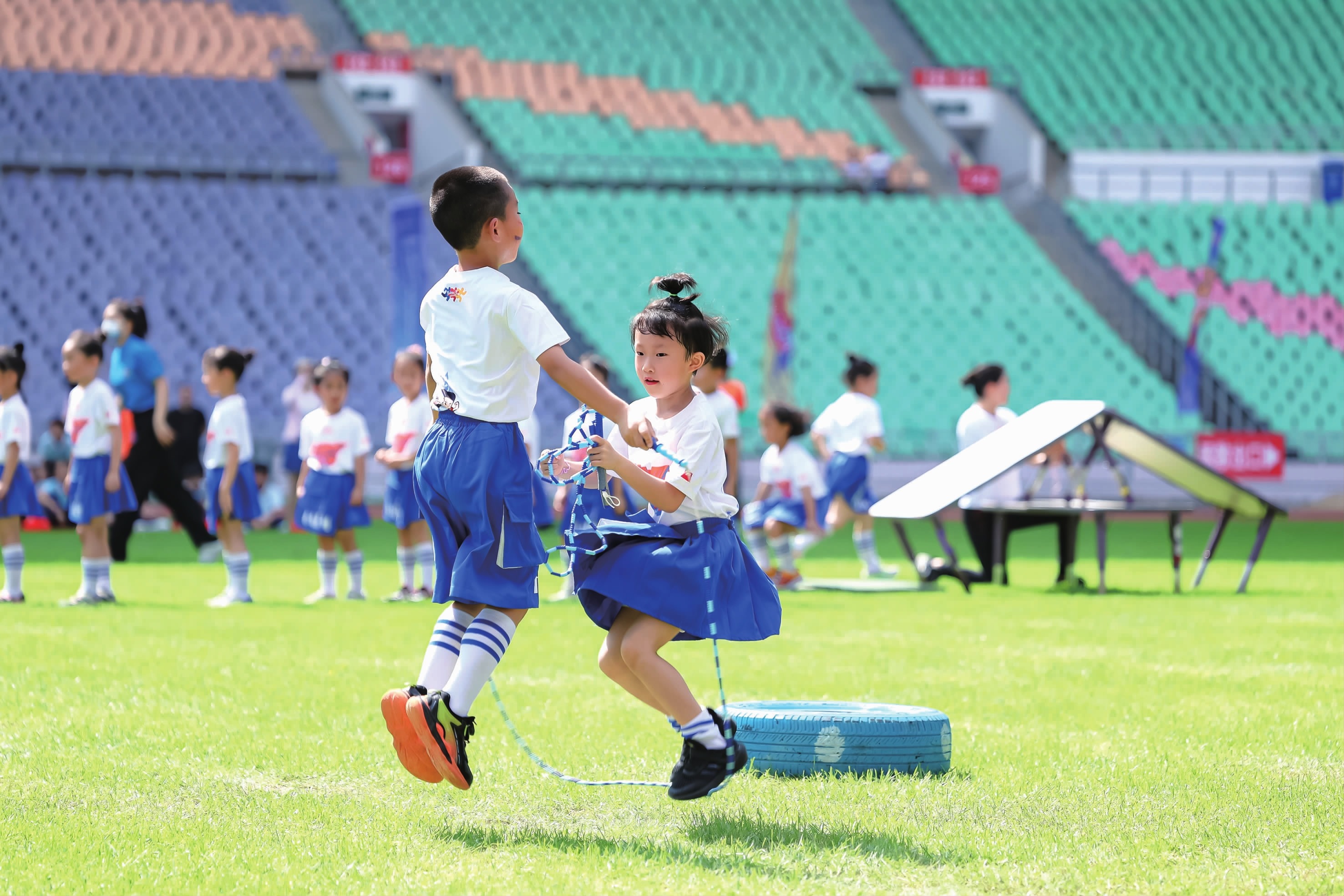 库普梅纳斯：我踢后卫感觉很好；斯帕莱蒂带来了积极的氛围